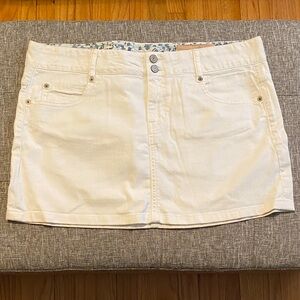 SOLD!! Women’s Gap Denim Skirt